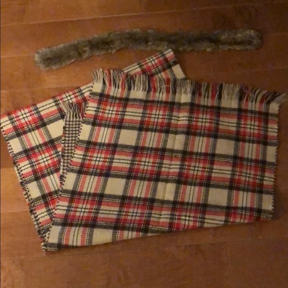 Wrap with removable faux fur collar - Picture 3 of 6